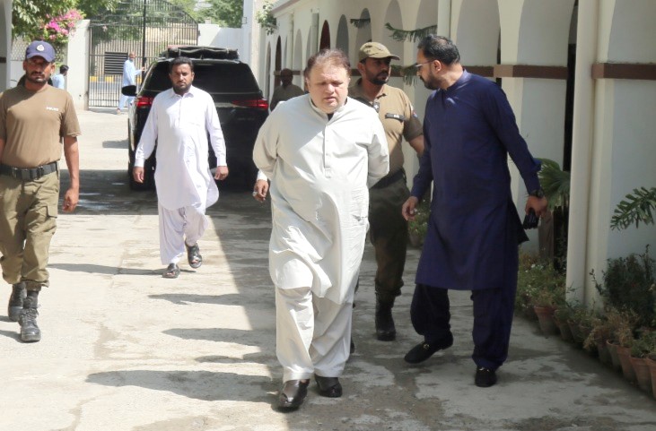 ایڈیشنل چیف سیکرٹری کا چولستان ڈویلپمنٹ اتھارٹی کا اچانک دورہ:افسران،ملازمین غیرحاضر 79 ہزار کیسز زیر التواء ہونے پر سخت برہمی