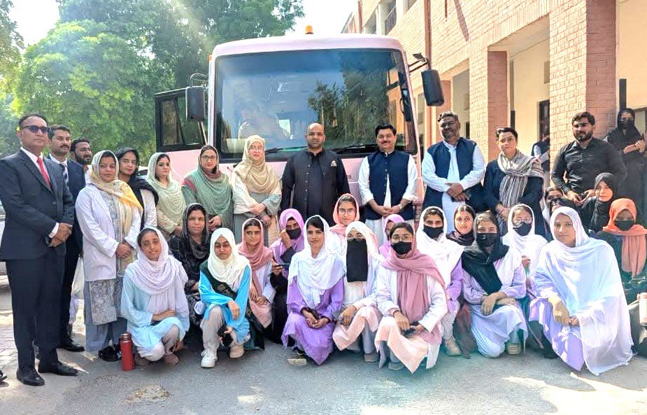 صوبائی وزیر ہائر ایجوکیشن رانا سکندرحیات کا صادق کالج ویمن یونیورسٹی کا دورہ،سنٹرآف ایکسیلنس،پنک بس کاافتتاح